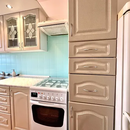 Przy Plazy - Hallera 253 *