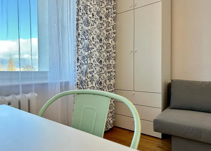 Przy Plazy - Hallera 253 *