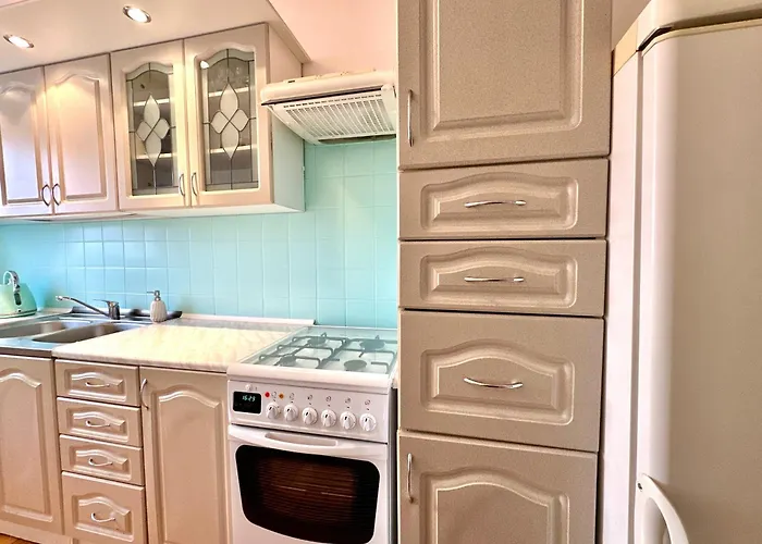 Przy Plazy - Hallera 253 *